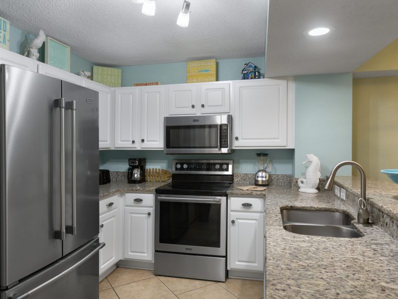 1601-2 Kitchen to left