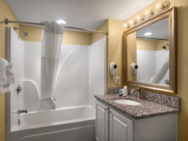 Bathroom - One Bedroom King 1403