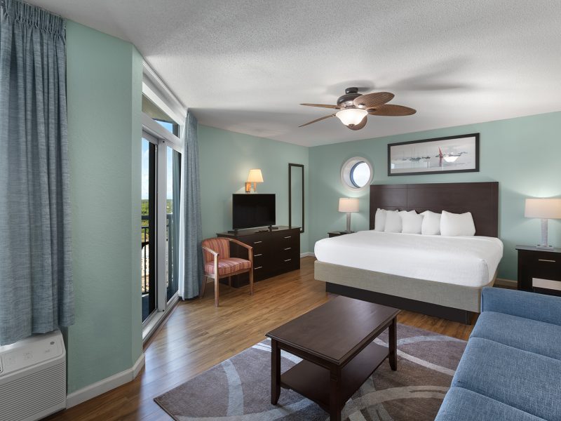 King Side View Toward Bed