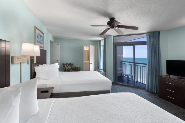 Side View Studio - Two Queens toward ocean