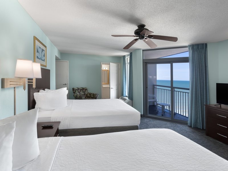 Side View Studio - Two Queens toward ocean